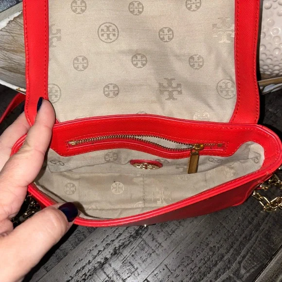 Tory Burch Robinson Chain Bag in Poppy Red - Picture 14 of 14